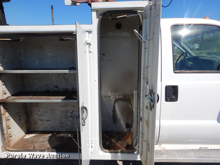 image for item DB7777 2001 Ford F550 Super Duty  utility / service truck