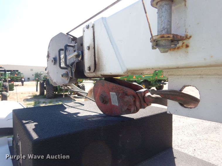 image for item DB7777 2001 Ford F550 Super Duty  utility / service truck