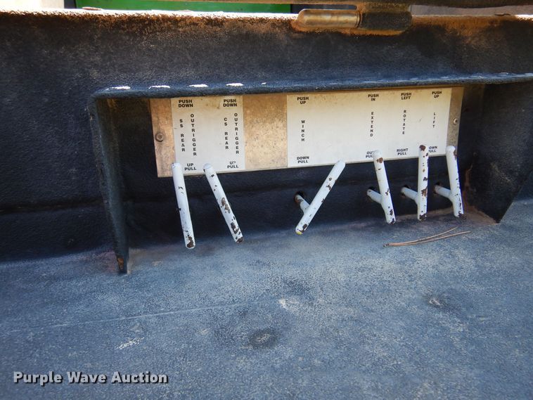 image for item DB7777 2001 Ford F550 Super Duty  utility / service truck