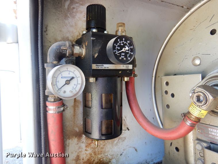 image for item DB7777 2001 Ford F550 Super Duty  utility / service truck