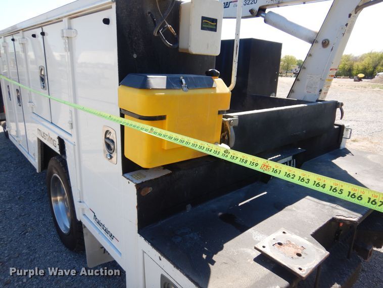 image for item DB7777 2001 Ford F550 Super Duty  utility / service truck