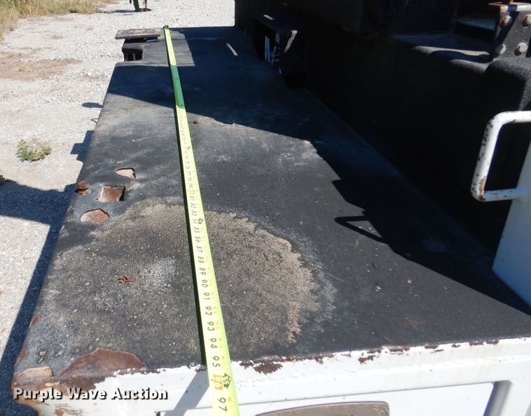 image for item DB7777 2001 Ford F550 Super Duty  utility / service truck