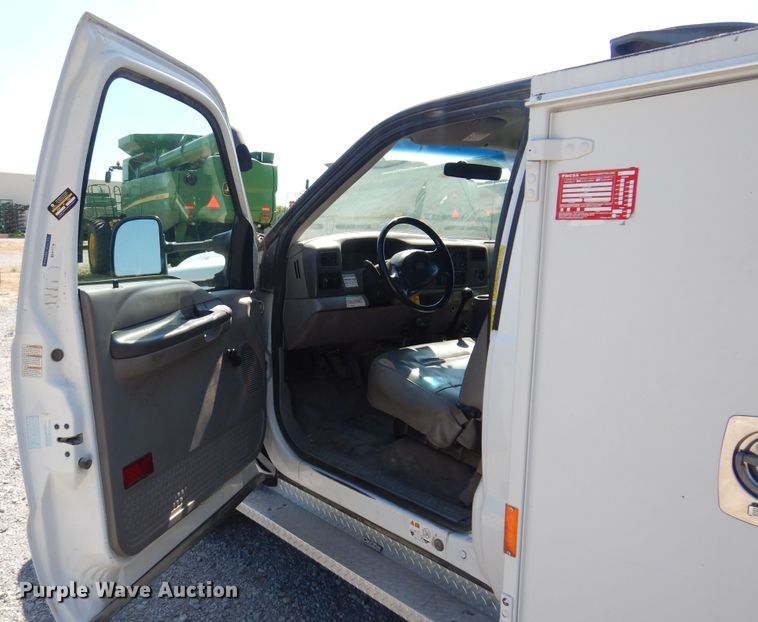 image for item DB7777 2001 Ford F550 Super Duty  utility / service truck