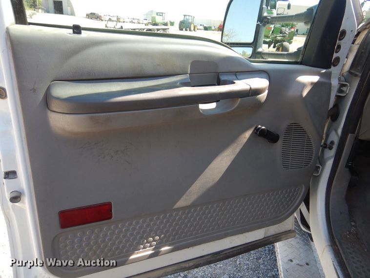 image for item DB7777 2001 Ford F550 Super Duty  utility / service truck