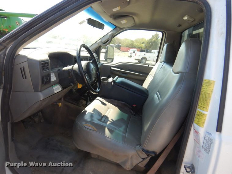 image for item DB7777 2001 Ford F550 Super Duty  utility / service truck