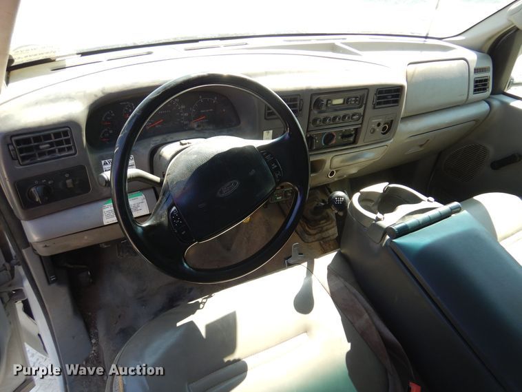 image for item DB7777 2001 Ford F550 Super Duty  utility / service truck