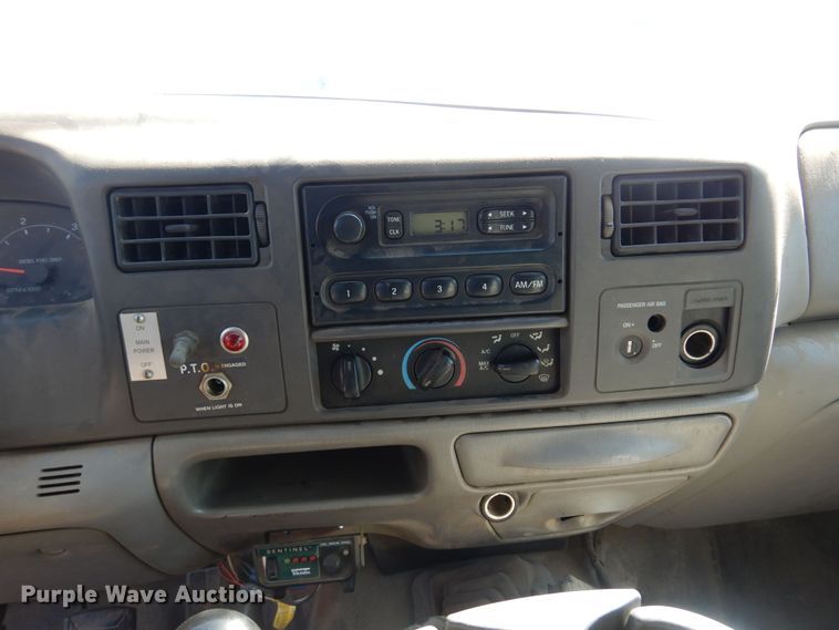 image for item DB7777 2001 Ford F550 Super Duty  utility / service truck