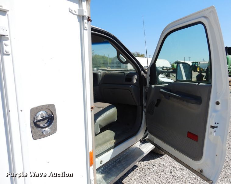 image for item DB7777 2001 Ford F550 Super Duty  utility / service truck
