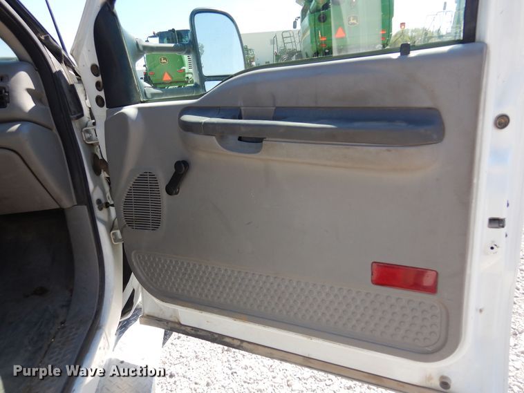 image for item DB7777 2001 Ford F550 Super Duty  utility / service truck