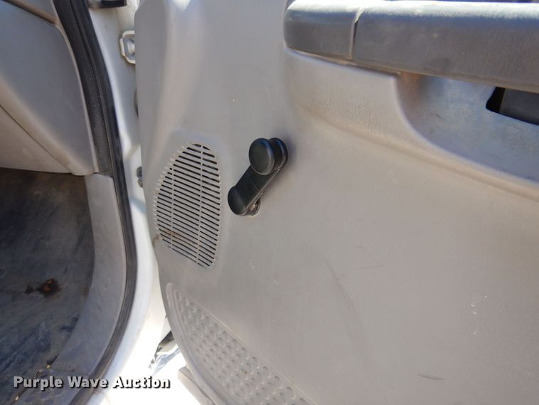 image for item DB7777 2001 Ford F550 Super Duty  utility / service truck