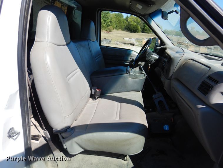 image for item DB7777 2001 Ford F550 Super Duty  utility / service truck