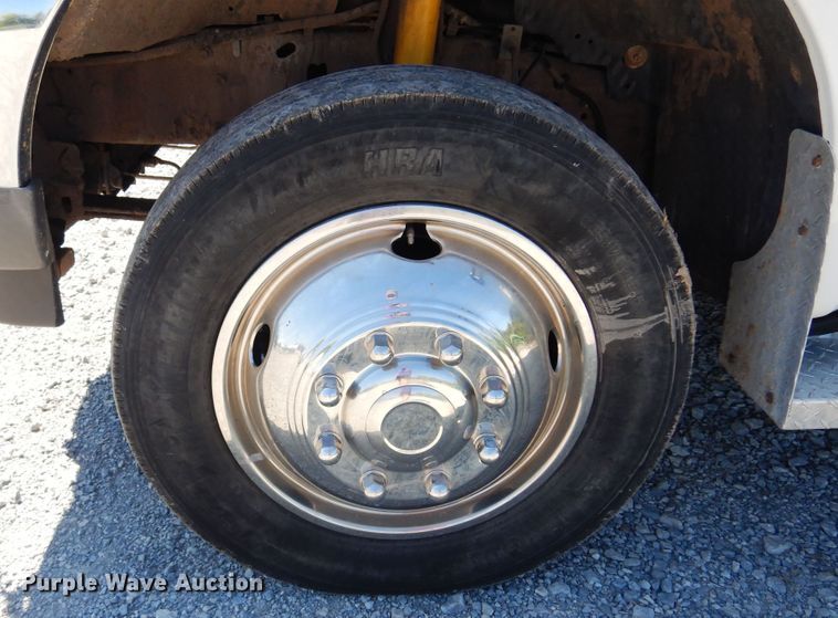 image for item DB7777 2001 Ford F550 Super Duty  utility / service truck