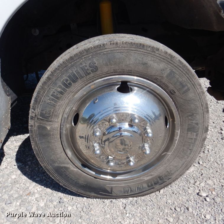 image for item DB7777 2001 Ford F550 Super Duty  utility / service truck