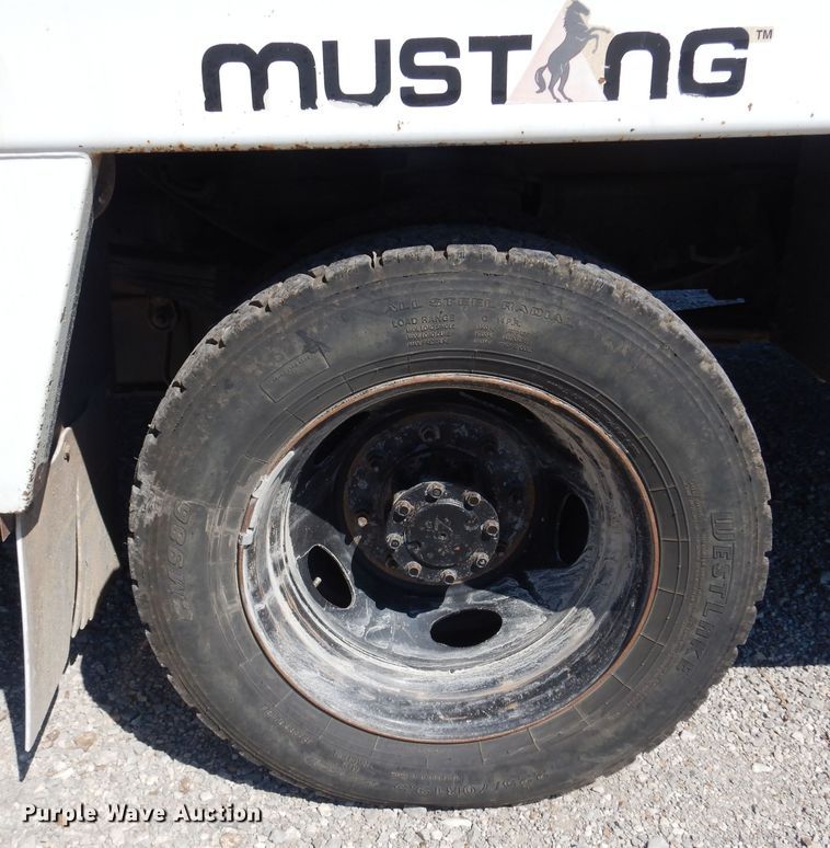 image for item DB7777 2001 Ford F550 Super Duty  utility / service truck