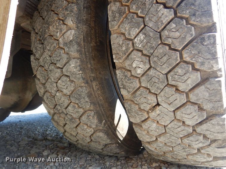 image for item DB7777 2001 Ford F550 Super Duty  utility / service truck