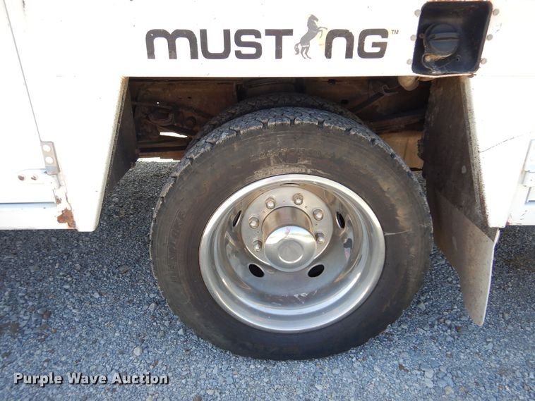 image for item DB7777 2001 Ford F550 Super Duty  utility / service truck