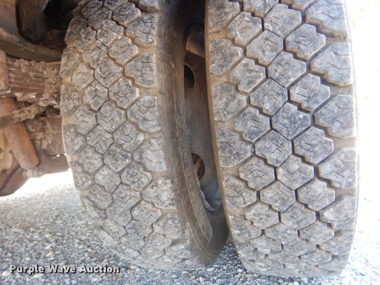 image for item DB7777 2001 Ford F550 Super Duty  utility / service truck