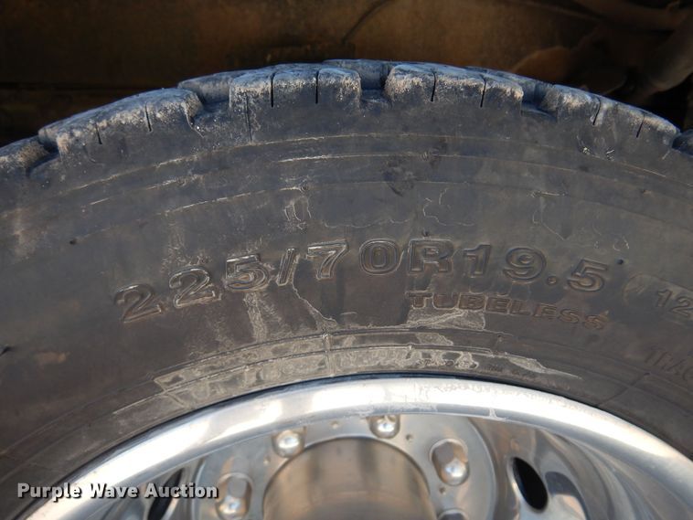 image for item DB7777 2001 Ford F550 Super Duty  utility / service truck