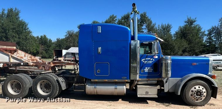 image for item DJ7720 2000 Peterbilt 379  semi truck