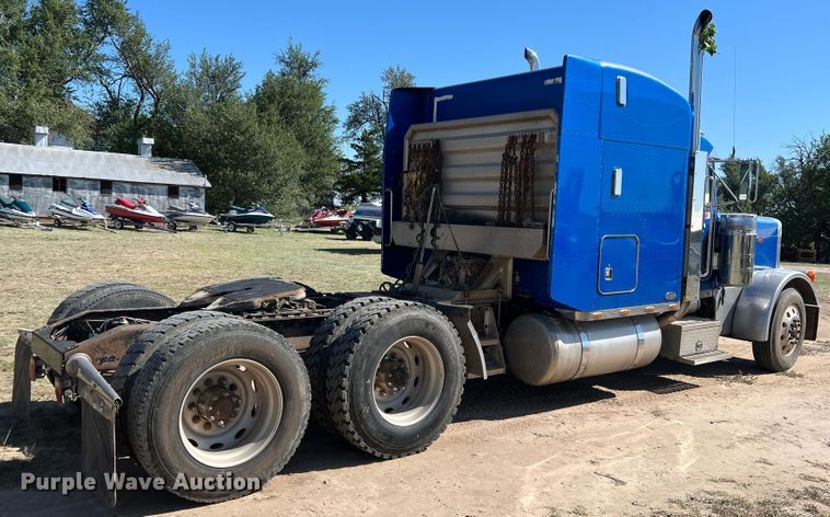 image for item DJ7720 2000 Peterbilt 379  semi truck