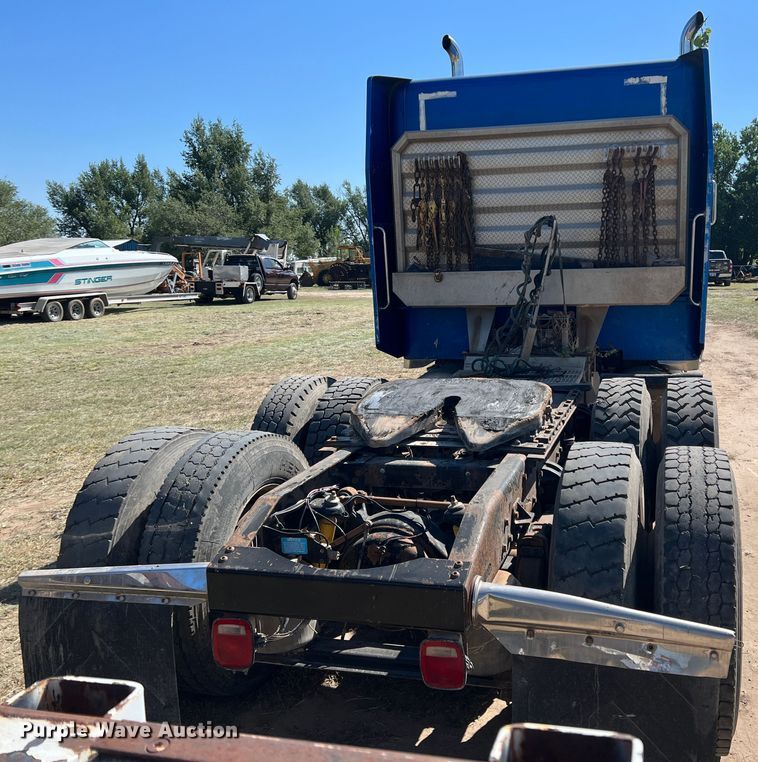 image for item DJ7720 2000 Peterbilt 379  semi truck