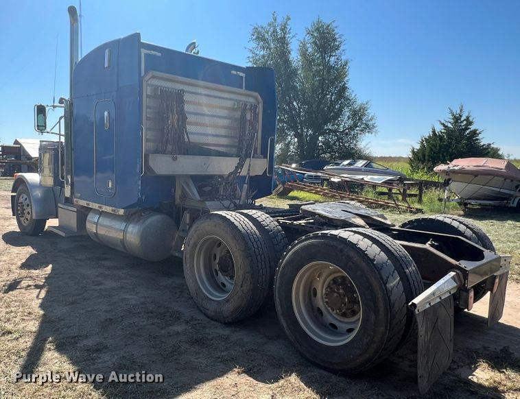 image for item DJ7720 2000 Peterbilt 379  semi truck