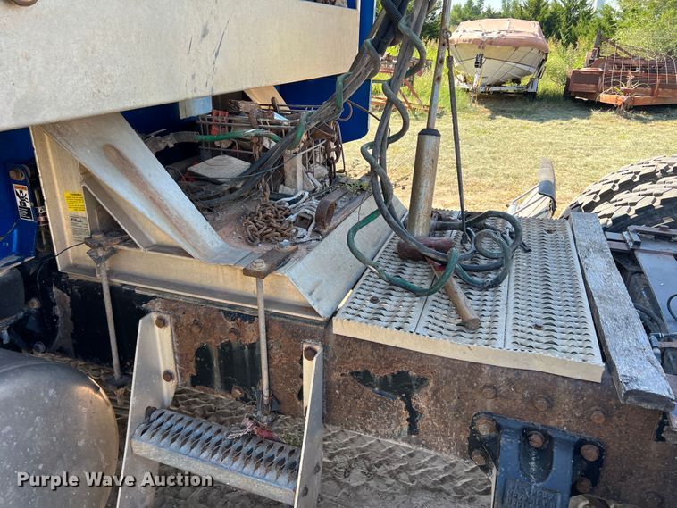 image for item DJ7720 2000 Peterbilt 379  semi truck