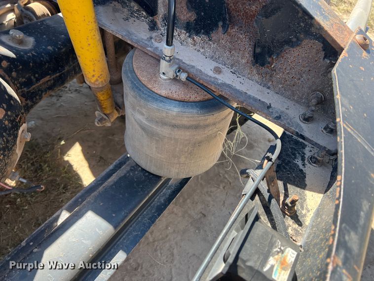 image for item DJ7720 2000 Peterbilt 379  semi truck