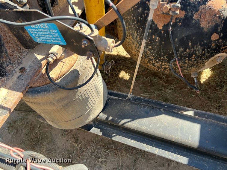 image for item DJ7720 2000 Peterbilt 379  semi truck