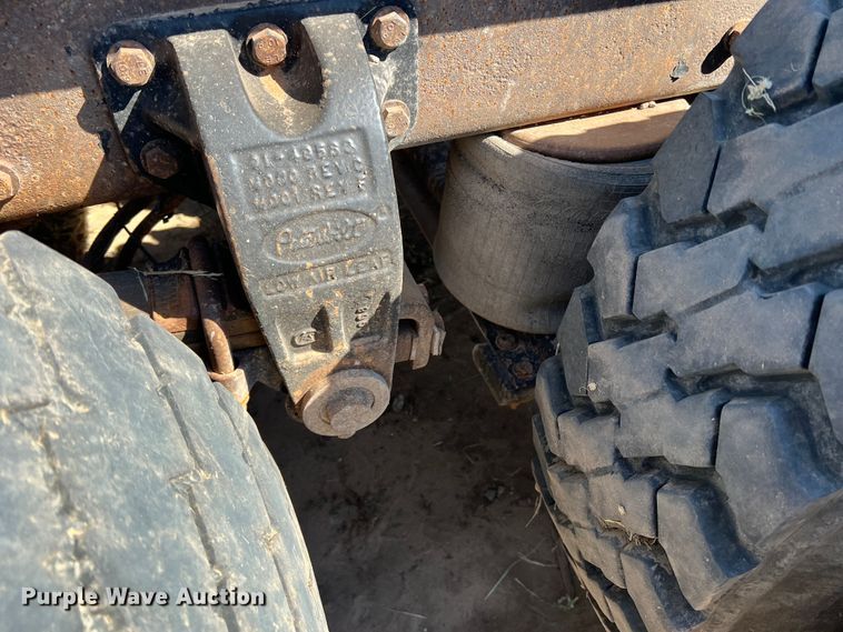 image for item DJ7720 2000 Peterbilt 379  semi truck