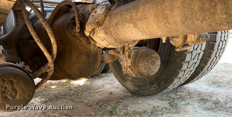 image for item DJ7720 2000 Peterbilt 379  semi truck