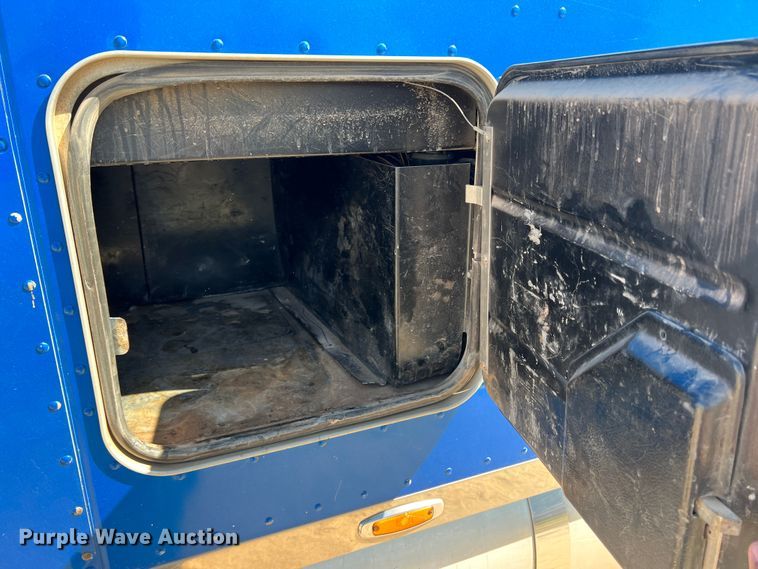 image for item DJ7720 2000 Peterbilt 379  semi truck