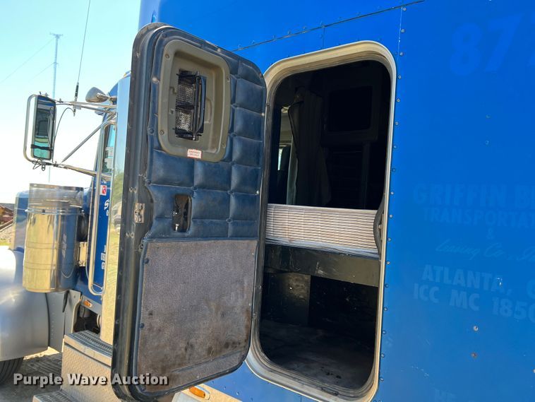 image for item DJ7720 2000 Peterbilt 379  semi truck