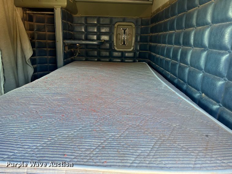 image for item DJ7720 2000 Peterbilt 379  semi truck