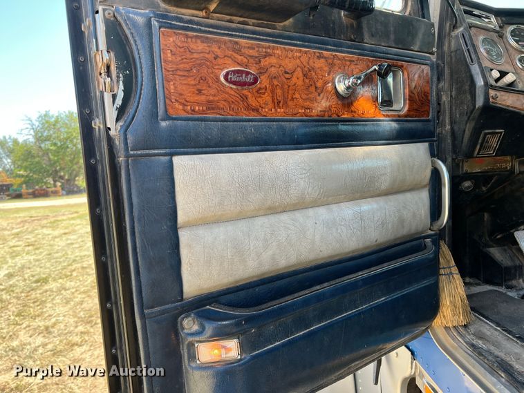 image for item DJ7720 2000 Peterbilt 379  semi truck