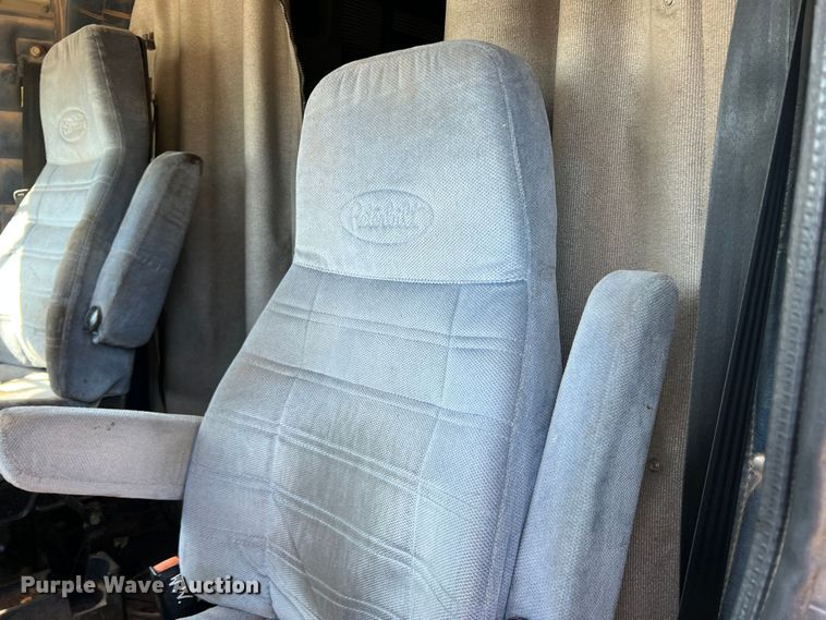 image for item DJ7720 2000 Peterbilt 379  semi truck