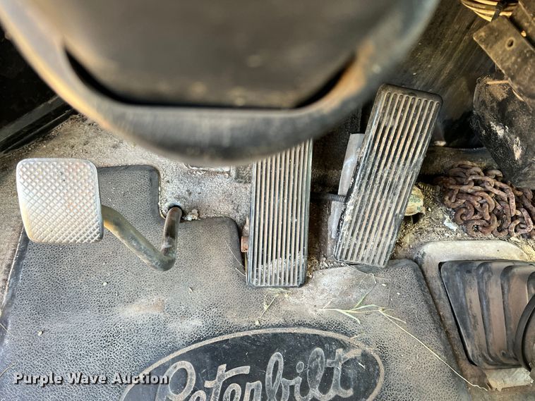 image for item DJ7720 2000 Peterbilt 379  semi truck