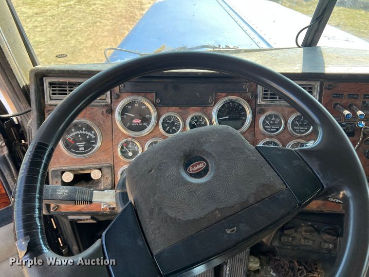 image for item DJ7720 2000 Peterbilt 379  semi truck