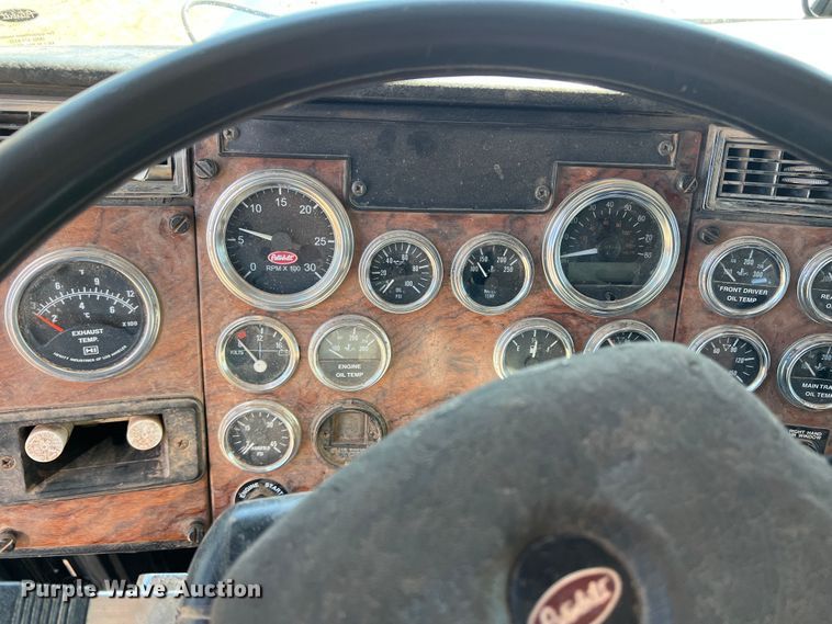 image for item DJ7720 2000 Peterbilt 379  semi truck