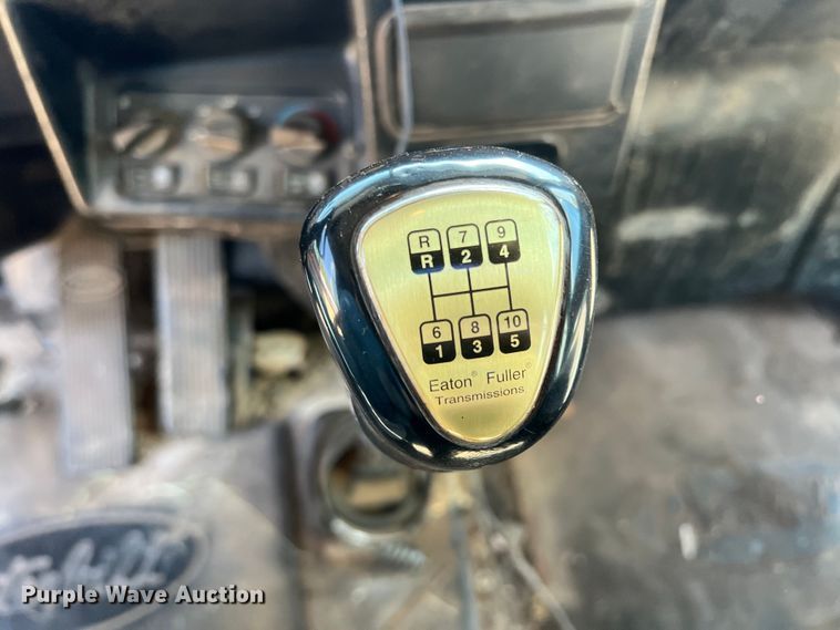 image for item DJ7720 2000 Peterbilt 379  semi truck