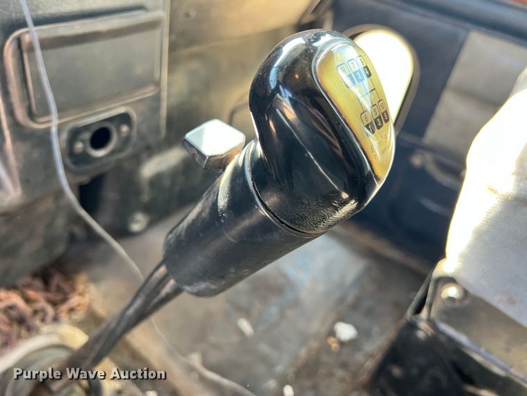 image for item DJ7720 2000 Peterbilt 379  semi truck