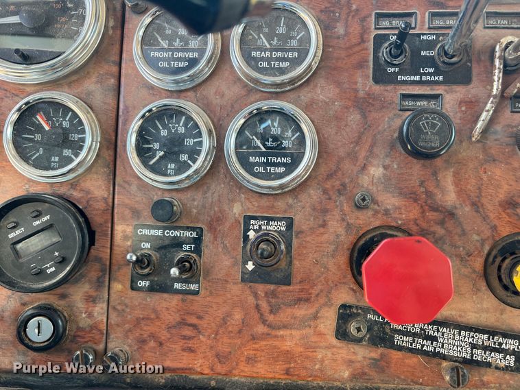 image for item DJ7720 2000 Peterbilt 379  semi truck