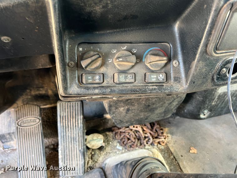 image for item DJ7720 2000 Peterbilt 379  semi truck