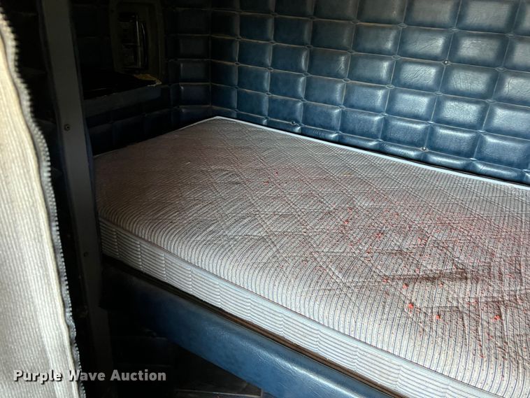 image for item DJ7720 2000 Peterbilt 379  semi truck