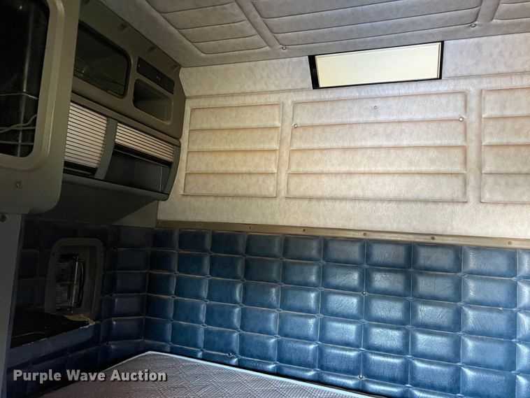 image for item DJ7720 2000 Peterbilt 379  semi truck