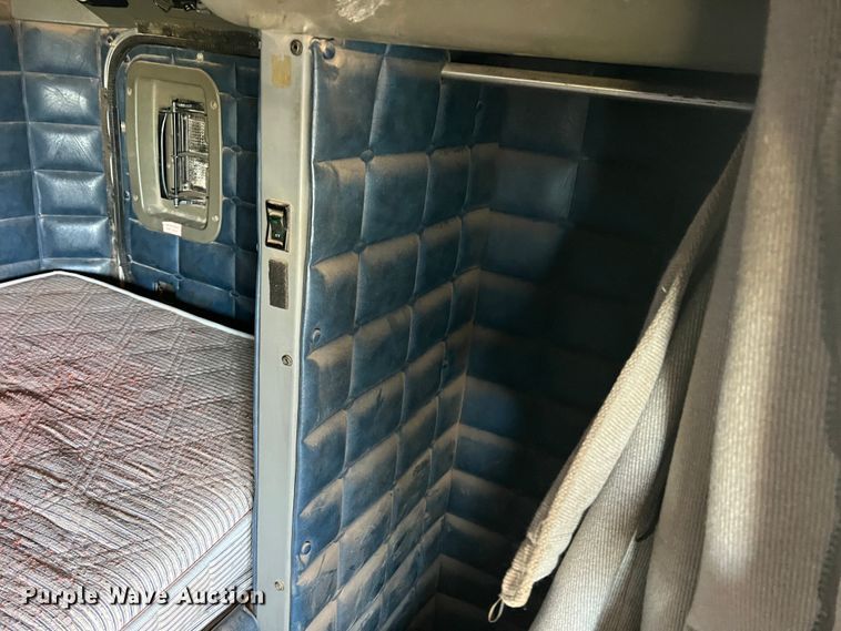 image for item DJ7720 2000 Peterbilt 379  semi truck