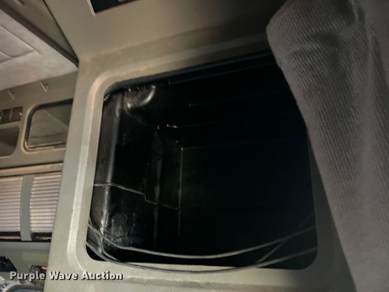 image for item DJ7720 2000 Peterbilt 379  semi truck