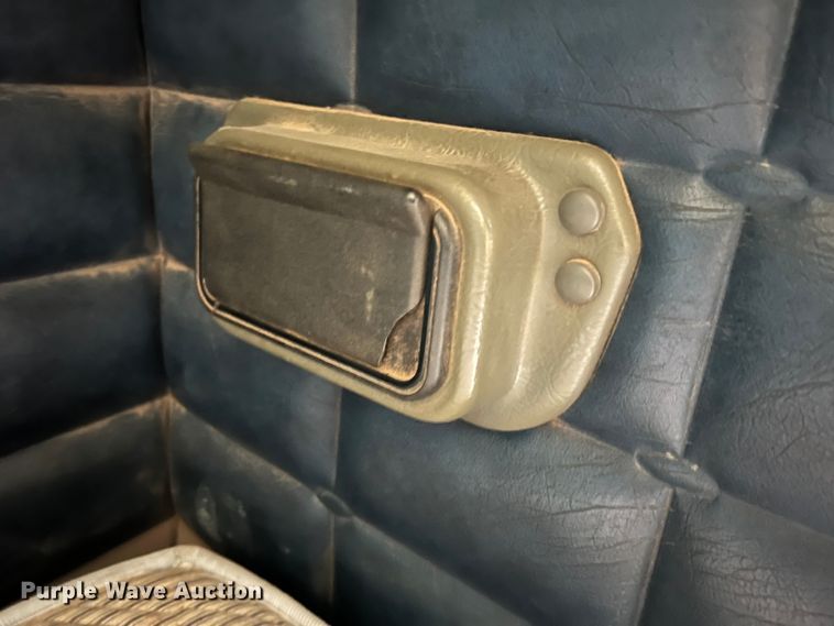 image for item DJ7720 2000 Peterbilt 379  semi truck