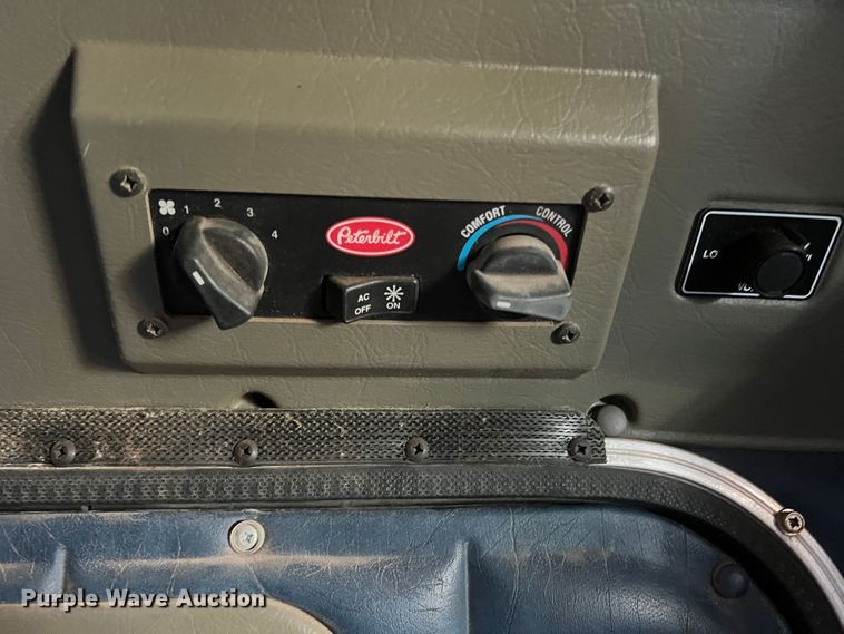 image for item DJ7720 2000 Peterbilt 379  semi truck