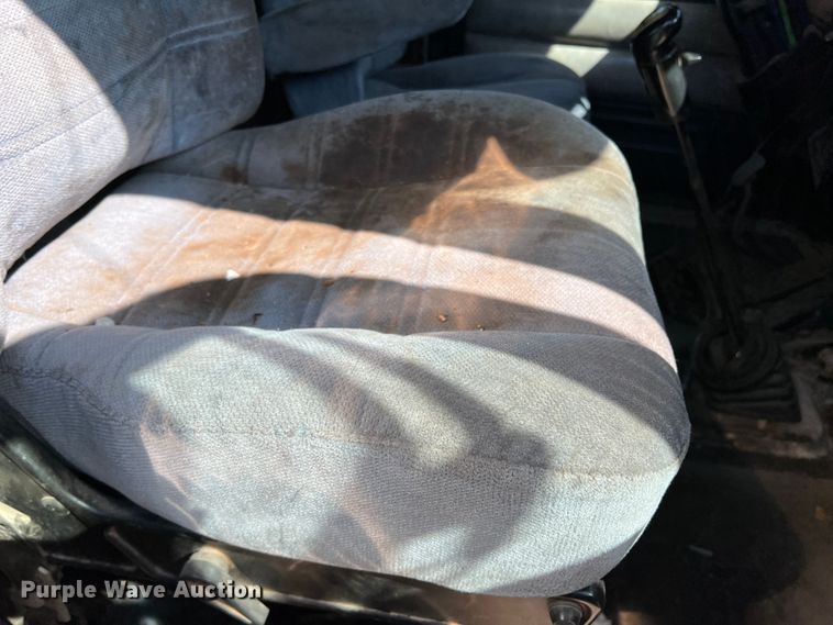 image for item DJ7720 2000 Peterbilt 379  semi truck